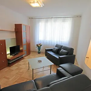 Location Marc Aurel Apartment