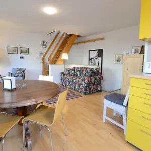 House With Courtyard & Parking Close To Stadtpark Ferienhaus