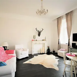 Alt Apartment